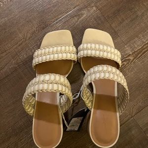 Universal Thread slide ins… Tan color size 10